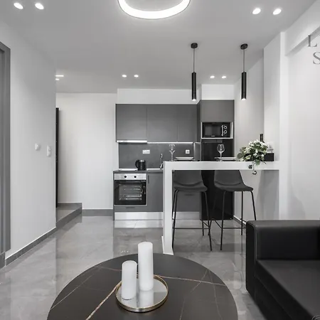 Antigoni Residence, The Luxury 아파트 *