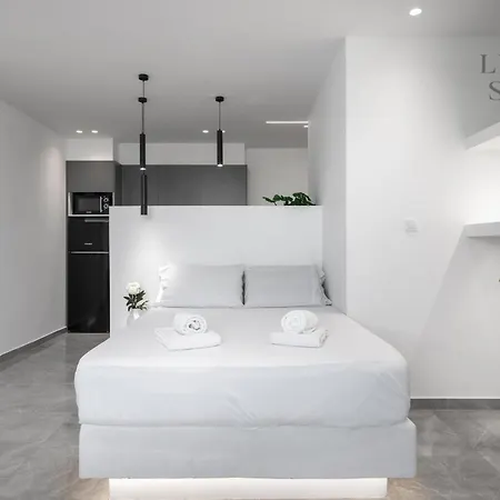 Antigoni Residence, The Luxury 아파트